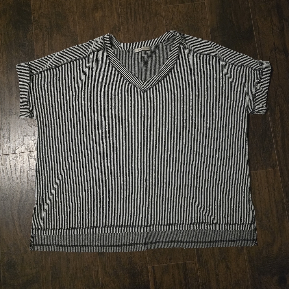Zenana | Black & White Ribbed V-Neck 2x/3x